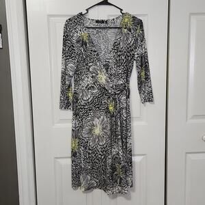 Apt. 9 Women's Knee Length Wrap Style Dress Size Med Bkack White Yellow Floral